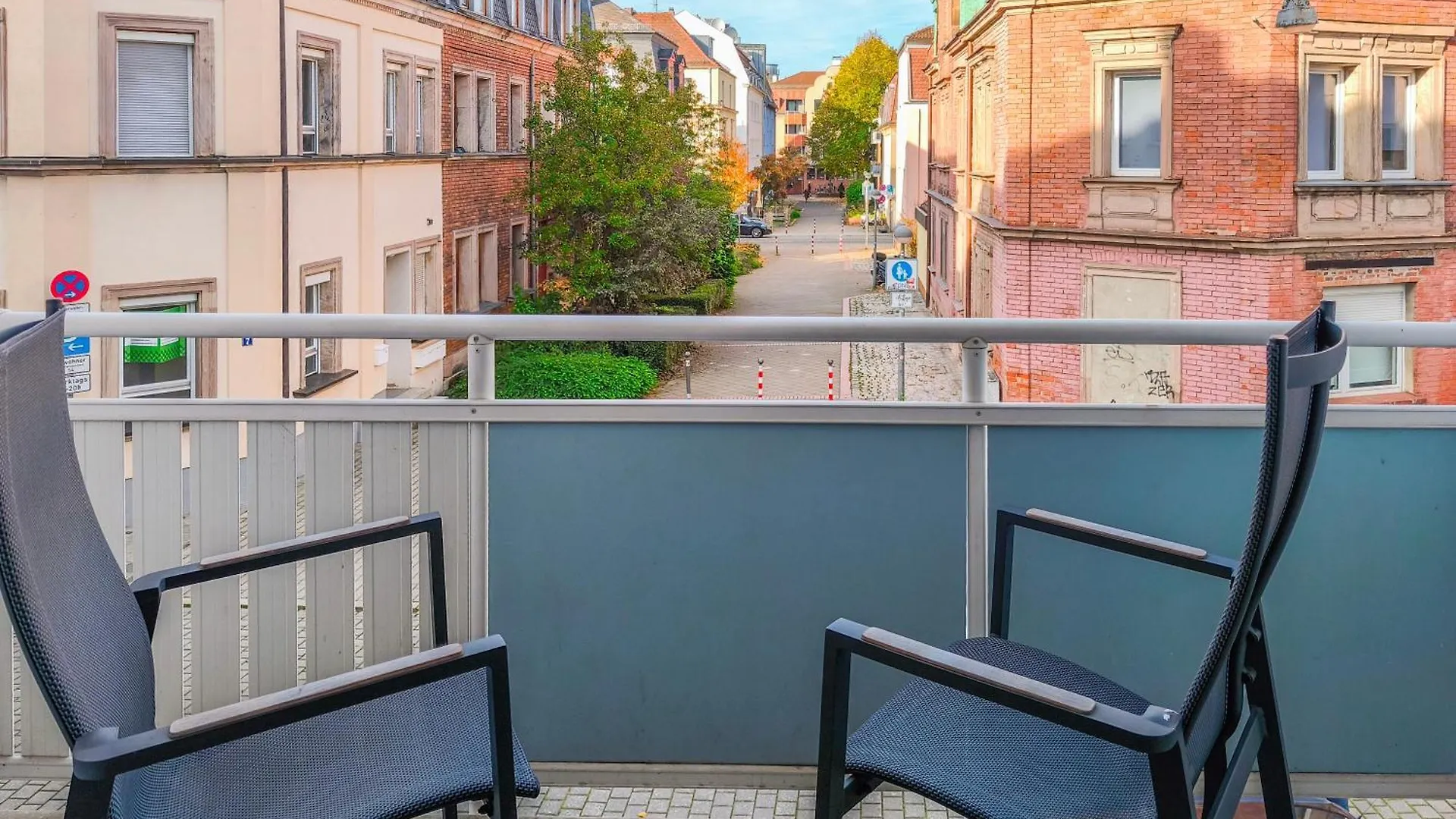 Falk Homes- Luxus Apartments, Ideal Fuer Geschaeftsreisende & Familien - Nahe Messe, Im Zentrum Nuernbergs Mit Balkon, Arbeitsplatz & Parkplatz, Self Check-In 0*, Nuremberg Germany