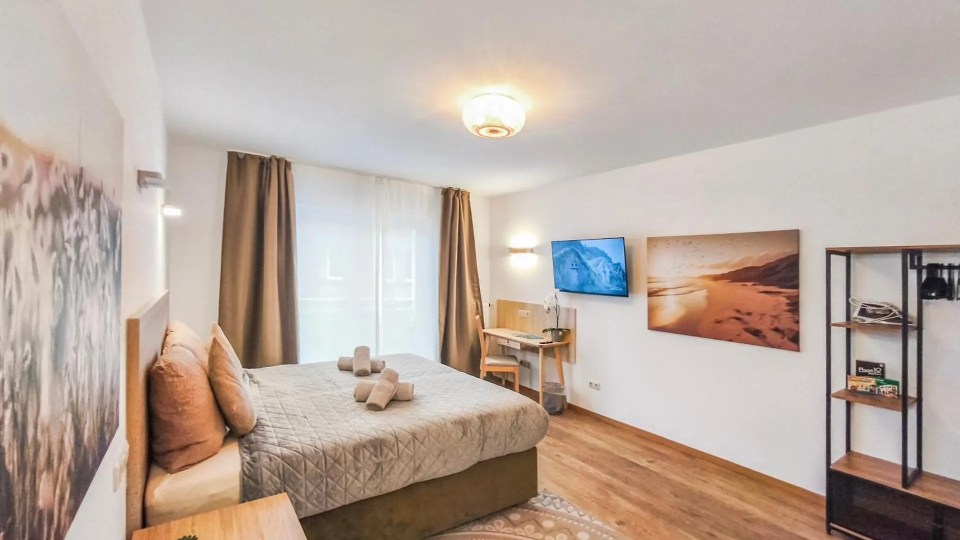 Falk Homes- Luxus Apartments, Ideal Fuer Geschaeftsreisende & Familien - Nahe Messe, Im Zentrum Nuernbergs Mit Balkon, Arbeitsplatz & Parkplatz, Self Check-In Apartment Nuremberg
