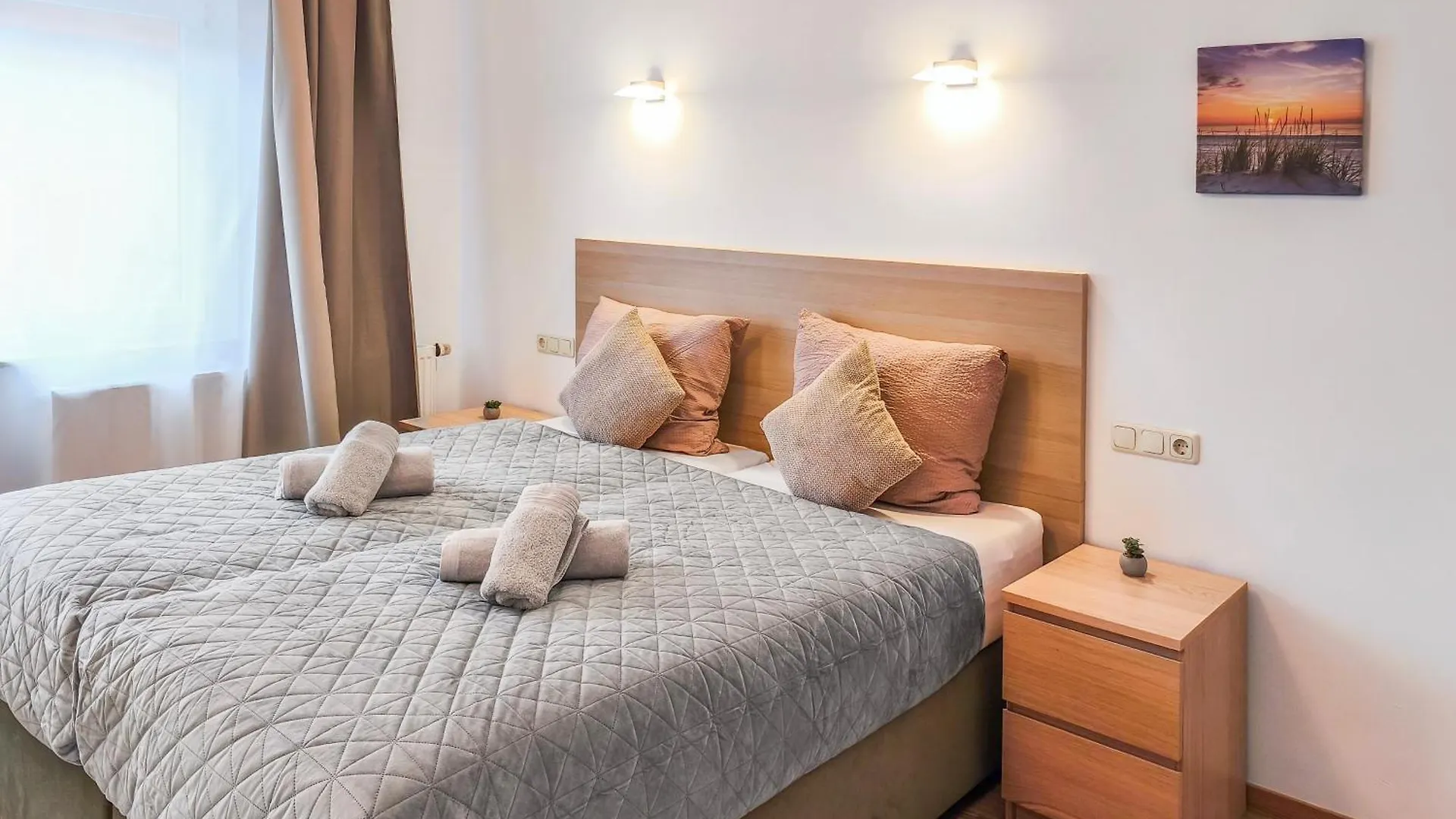 Falk Homes- Luxus Apartments, Ideal Fuer Geschaeftsreisende & Familien - Nahe Messe, Im Zentrum Nuernbergs Mit Balkon, Arbeitsplatz & Parkplatz, Self Check-In 0*, Nuremberg Germany