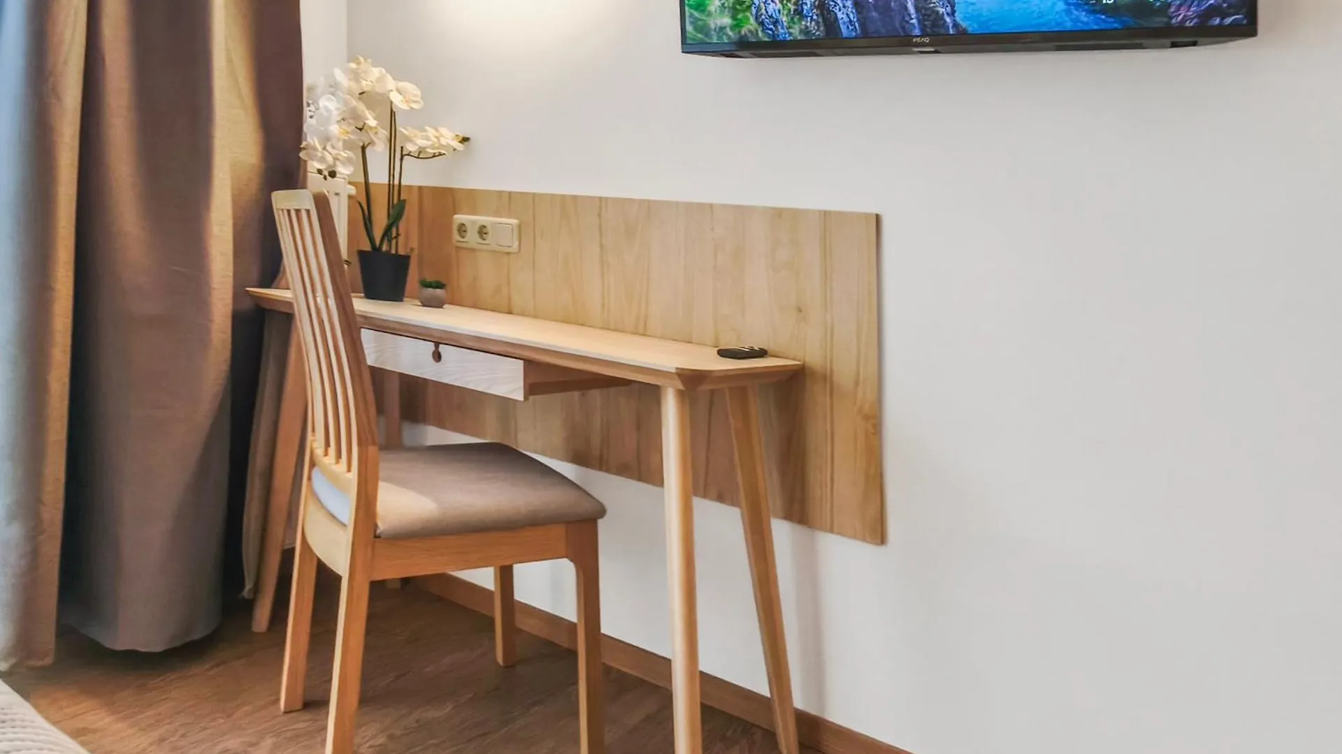 Falk Homes- Luxus Apartments, Ideal Fuer Geschaeftsreisende & Familien - Nahe Messe, Im Zentrum Nuernbergs Mit Balkon, Arbeitsplatz & Parkplatz, Self Check-In Apartment